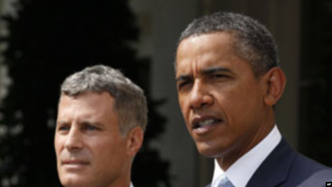 U.S. President Barack Obama (R) announces that Alan Krueger (L) will serve as the Chairman of the White House Council of Economic Advisers, in the Rose Garden of the White House, Washington, D.C., August 29, 2011.