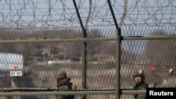 Južnokorejski vojnici patroliraju duž demilitarizovane zone izmedju dve Koreje