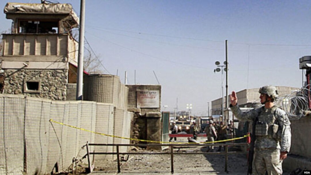 Seorang tentara AS melakukan penjagaan markas NATO di Kabul (foto: dok.)