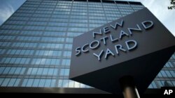 Agentes de Scotland Yard arrestaron a un hombre y una mujer de 67 años en el barrio londinense de Lambeth.