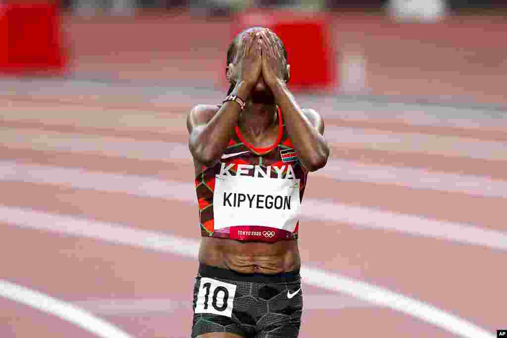 Faith Kipyegon, of Kenya, wins the women's 1,500-meter final at the 2020 Summer Olympics, Friday, Aug. 6, 2021, in Tokyo. (AP Photo/Martin Meissner)