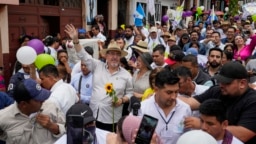 El candidato Bernardo Arévalo retomó su campaña esta semana luego de superar el intento de cancelación del Movimiento Semilla ganador del pase a la segunda vuelta presidencial.