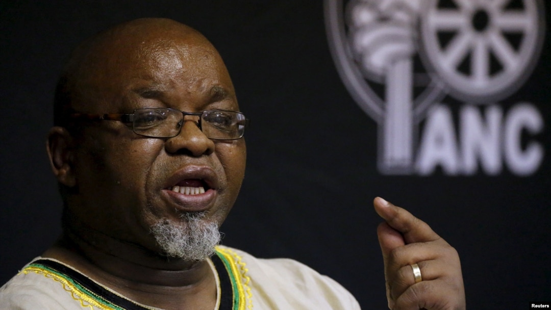 Haqiqiy ota qizini sikayotgan porno video