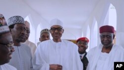 In this photo released by the Nigeria State House, Nigeria's President Muhammadu Buhari (C) with government officials after Friday prayers at the presidential palace in Abuja, Nigeria, May. 5, 2017. 