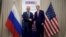 AQSh Davlat kotibi Jon Kerri (o'ngda) va Rossiya Tashqi ishlar vaziri Sergey Lavrov