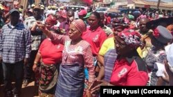 Luz Guebuza e Isaura Nyusi em campanha pela FRELIMO e Filipe Nyusi