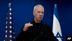 Menteri Pertahanan Israel Yoav Gallant di Tel Aviv, Israel, Senin, 18 Desember 2023. (Foto: AP)