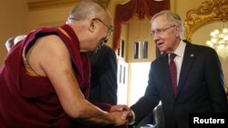 Harry Reid, líder de la mayoría del Senado, dijo que el Dalai Lama le hizo recordar lo peligroso que permitir el avance del cambio climático.