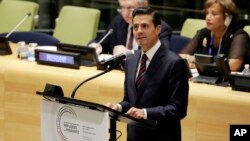 Presiden Meksiko Enrique Peña Nieto berpidato dalam KTT PBB untuk pengungsi dan migran (19/9). (AP/Richard Drew)