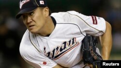 Pelempar bola Masahiro Tanaka dari Jepang dalam pertandingan lawan Belanda pada kompetisi World Baseball Classic (WBC) di Tokyo. (Foto: Dok)