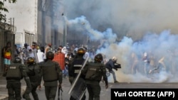 VENEZUELA -- Opposition demonstrators clash with security forces during a protest against the government of President Nicolas Maduro on the anniversary of the 1958 uprising that overthrew the military dictatorship, in Caracas on January 23, 2019.