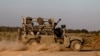 سربازان اسرائیلی با یک خودروی نظامی در مرز اسرائیل و غزه