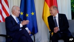 (Photo d’archives) Le président américain Joe Biden et le chancelier allemand Olaf Scholz lors d'une réunion bilatérale au sommet du G7 à Elmau, en Allemagne, le 26 juin 2022.