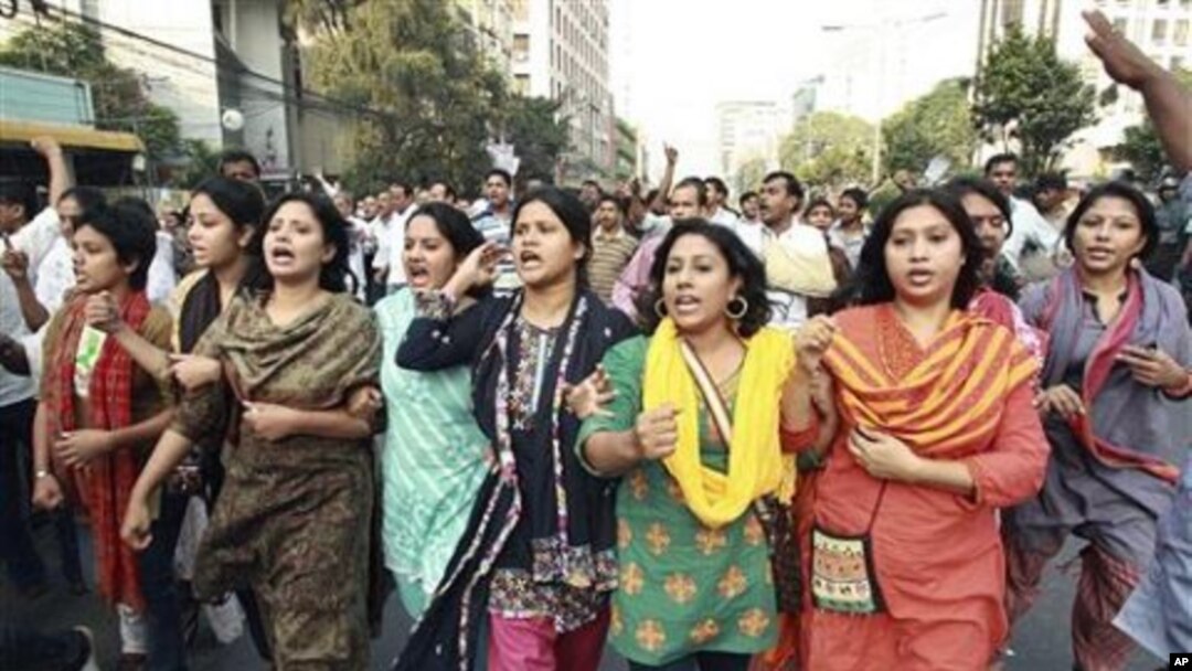 Bangladesh's main opposition Bangladesh Nationalist Party activists shout slogans as they march during a strike in Dhaka, Bangladesh, 14 Nov 2010