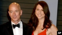 Jeff Bezos se separa de su esposa después de 25 años. 