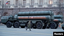 A Russian serviceman walks past S-400 missile defense systems in central Moscow, Russia, April 29, 2019.