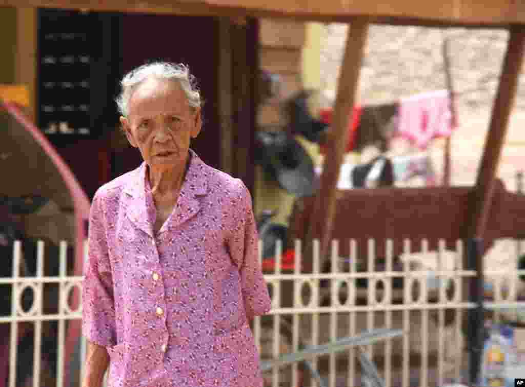 A Lao woman who is a resident in the village. (D. Schearf/VOA)