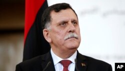 Fayez Sarraj, le Premier ministre libyen après la signature d'un accord parrainé par l'ONU visant à mettre fin au conflit libyen le 17 décembre 2015 à Sikhrat au Maroc. (AP Photo / Abdeljalil Bounhar)