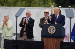 El presidente Donald Trump habla en una ceremonia de recordación a las víctimas del Vuelo 93 en Pensilvania. Los pasajeros de ese vuelo se rebelaron contra los secuestradores el 11 de septiembre de 2001 y fustraron un posible ataque terrorista.