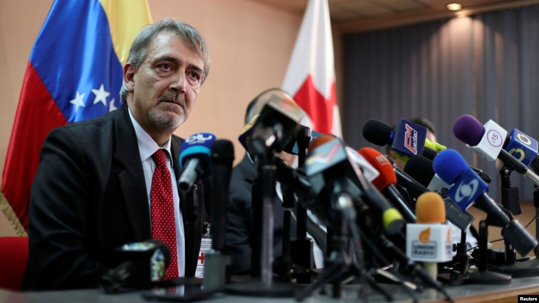 El presidente de la Federación Internacional de la Cruz Roja, Francesco Rocca, dijo que "nosotros no aceptamos, ni podremos nunca aceptar que mueran niños por falta de luz. 