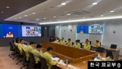 외교부는 7월 19일 김진아 2차관 주재로 중동 지역 17개 공관과 본부-공관 합동 상황점검회의를 개최하여 중동 지역 정세를 평가하고 현지 우리 국민과 선박의 안전 대책을 점검했다.