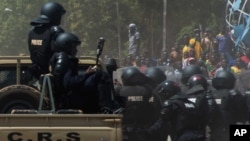 Des policiers burkinabè