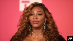 Serena Williams acude a los premios de la NAACP, el 25 de febrero de 2023, en Pasadena, California.