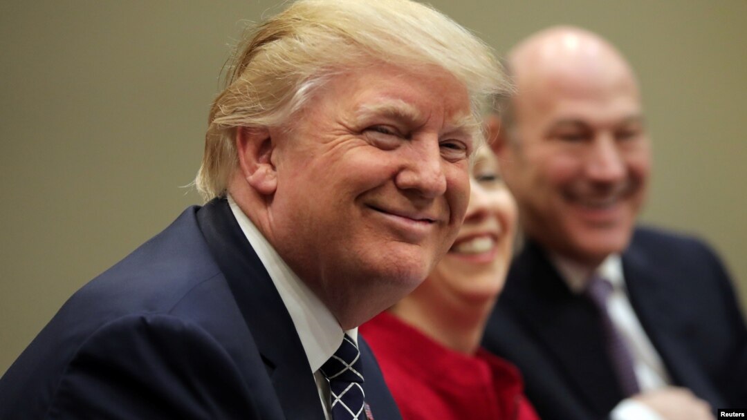 Según la encuesta, el 60 por ciento de los encuestados desaprueba el temperamento de Trump y otro 59 por ciento dijo que cree que Trump debería dejar de twittear tanto.