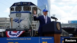 El presidente Joe Biden en la estación de la Calle 30, en Filadelfia, el 30 de abril de 2021.