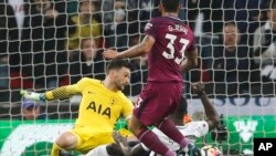 Gabriel Jesus venant de marquer un but lors du match de Premier League entre Tottenham Hotspur et Manchester City, au stade de Wembley, à Londres, le 14 avril 2018.