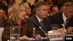 Clinton aseguró en Guatemala que EE.UU. está enfocado en detener el crimen organizado en Centroamérica.