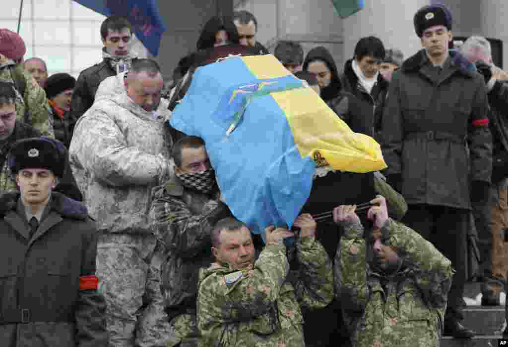 Київ. Прощання з солдатом вбитим на Сході України.