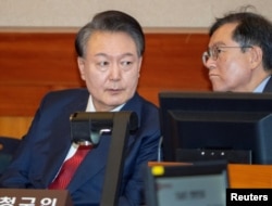 Presiden Korea Selatan yang dimakzulkan Yoon Suk Yeol menghadiri sidang pemakzulannya atas penerapan darurat militer di Mahkamah Konstitusi di Seoul, Korea Selatan, 20 Februari 2025. (SONG KYUNG-SEOK/Pool via REUTERS)