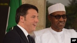 Shugaban Najeriya Muhammadu Buhari (Daga dama) Firai Ministan Italiya Matteo Renzi (Daga hagu) yayin da ya kai ziyara Najeriya