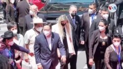 Nuevo presidente y vicepresidente de Bolivia saludan al pueblo tras toma de mando