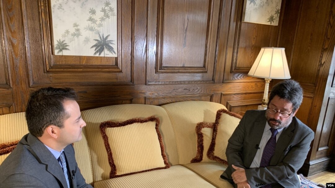 Embajador Francisco Santos en entrevista con la Voz de América