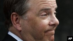 Former Enron executive Jeff Skilling leaves courthouse following fraud, conspiracy conviction, Houston, May 25, 2006.