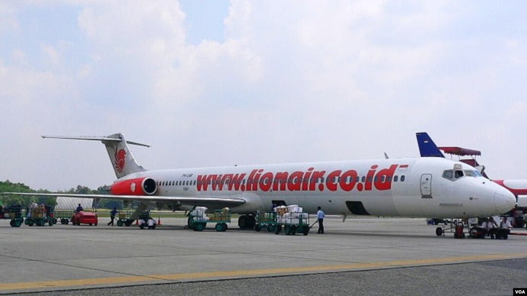 Pesawat Lion Air mendarat di bandara Pekanbaru, Riau (foto: dok). Baru-baru ini 3 pilot Lion Air tertangkap menggunakan narkoba jenis sabu.
