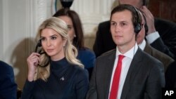 Ivanka Trump, putri Presiden Donald Trump, dan suaminya, Jared Kushner (foto: ilustrasi). 