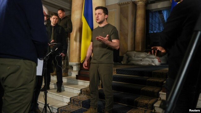 Tổng thống Ukraine Volodymyr Zelenskiy trả lời phỏng vấn hãng tin Reuters ở Kiev