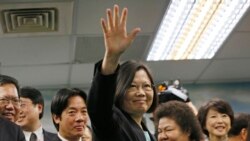 ཐེ་ཝན་གྱི་ཕྱོགས་གལ་ཚོགས་པའི་སྲིད་འཛིན་འོས་མི་ཉེ་ཧོང་དུ་ཕེབས་པ།