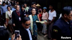 Myanmar State Counselor Aung San Suu Kyi visits an IDP camp outside of Myitkyina, the capital city of Kachin state, March 28, 2017.