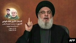 Sebuah gambar yang diambil dari TV al-Manar milik Hizbullah tanggal 10 Juli 2024, menunjukkan pemimpin Hizbullah Hassan Nasrallah memberikan pidato yang disiarkan televisi dari lokasi yang dirahasiakan di Lebanon.