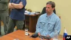 미국 대사관 3등 서기관인 라이언 포글이 14일 러시아 연방보안국에서 스파이 혐의로 조사를 받았다. 러시아 연방보안국 제공 사진.