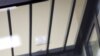 Evan Gershkovich, reportero del Wall Street Journal, detenido por cargos de espionaje, se encuentra detrás de una pared de vidrio de un recinto para los acusados antes de una audiencia judicial en Moscú, Rusia, el 23 de abril de 2024. REUTERS/Tatyana Makeyeva