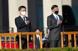 마크 에스퍼 미국 국방장관(오른쪽)과 서욱 한국 국방장관이 14일 워싱턴 인근 알링턴의 미 국방부 청사에서 미한안보협의회를 열었다.
