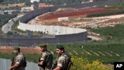 지난 5월 레바논 군인들이 크파킬라의 이스라엘 접경 지역을 순찰하고 있다. (자료사진)