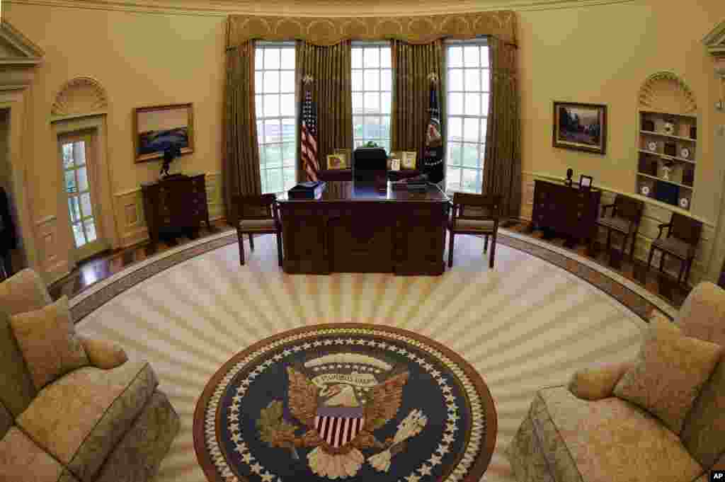 A replica of the Oval Office is seen during a tour of the George W. Bush Presidential Center, April 24, 2013.