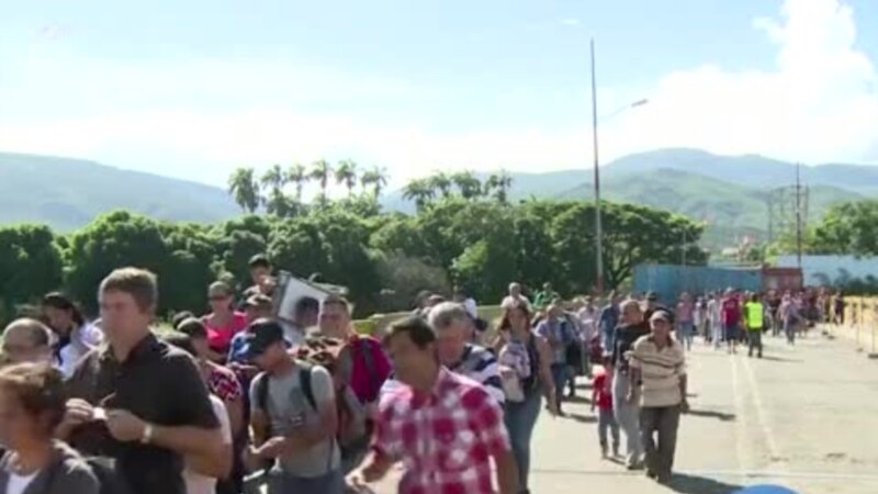 De nombreux Vénézuéliens passent en Colombie dès la ré-ouverture de la frontière