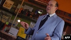 Artur Harison pokazuje kako "teremin" funkcioniše